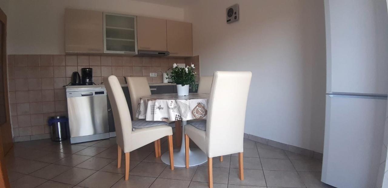Apartman Lidija Linardići Exteriör bild
