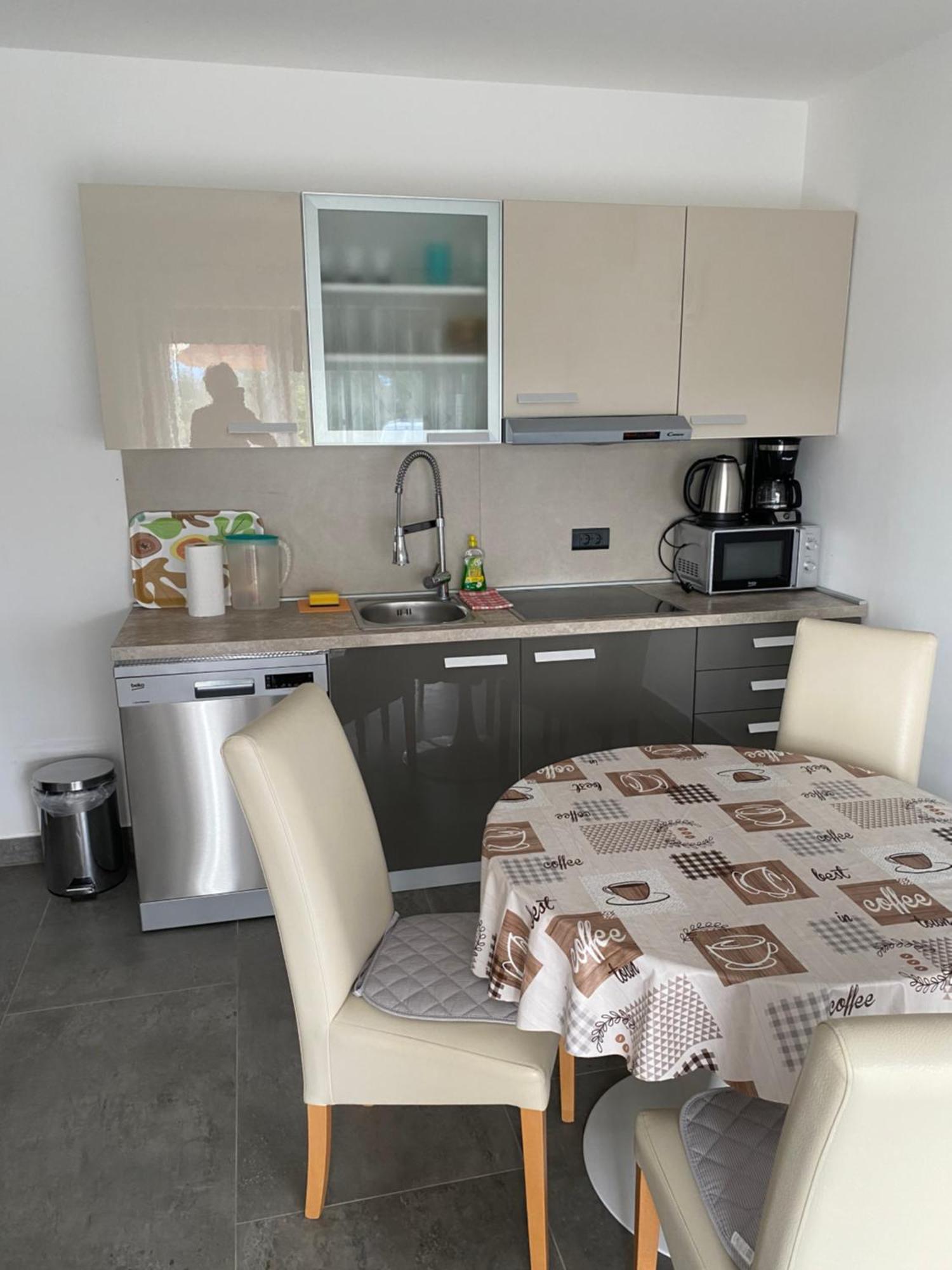 Apartman Lidija Linardići Exteriör bild